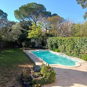 Et Calme Les Avignon Entree Et Cour Independantes Climatisation Piscine Parking Villeneuve-lès-Avignon