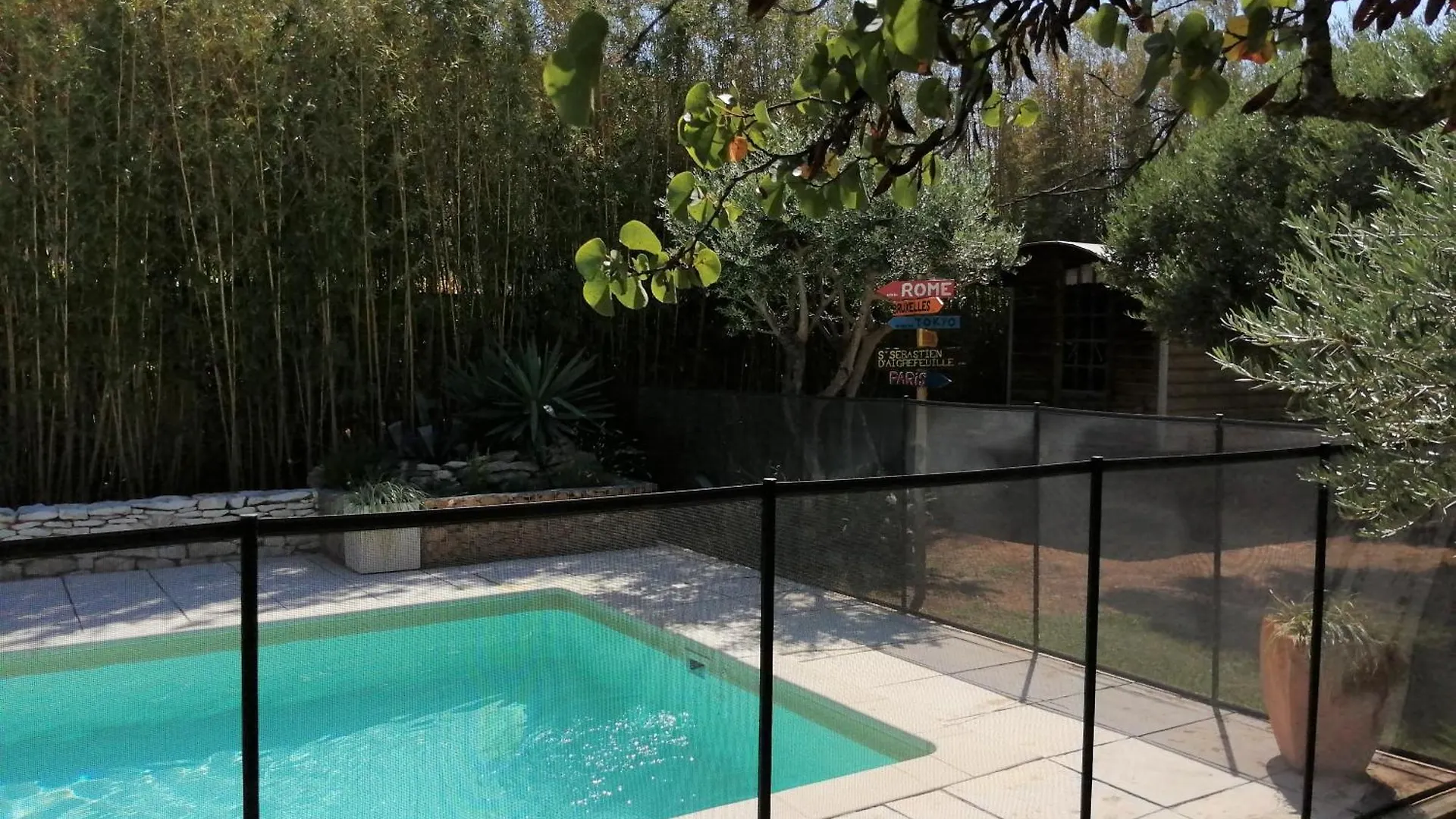 بيت للعطل فيلا Les Treilles De Provence فينوف ليز أفيجْنْ